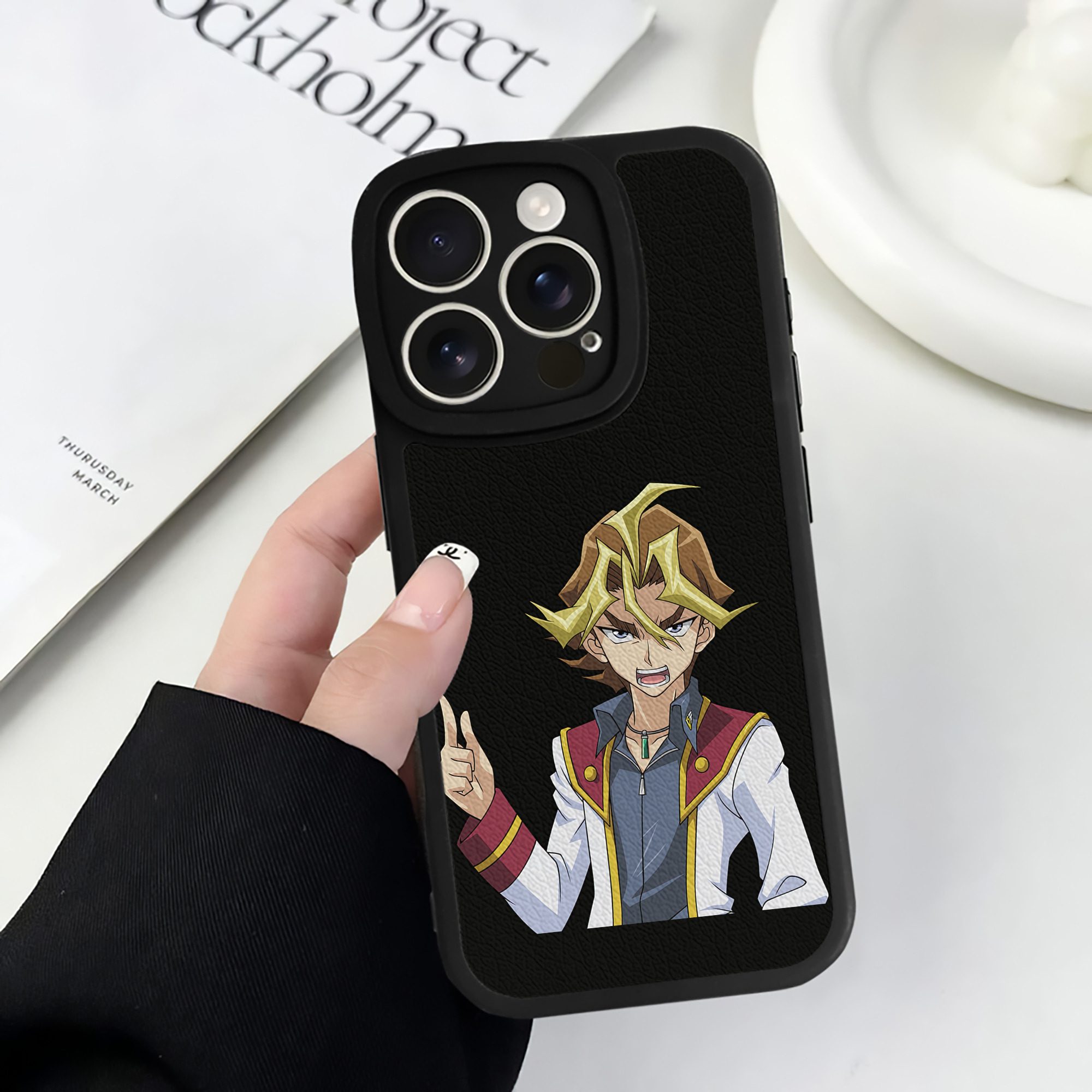 （画像用） 遊☆戯☆王 Yu-Gi-Oh! 【iPhone 16シリーズ対応】シリコンスマホケース（レザー調） 材質：シリコン